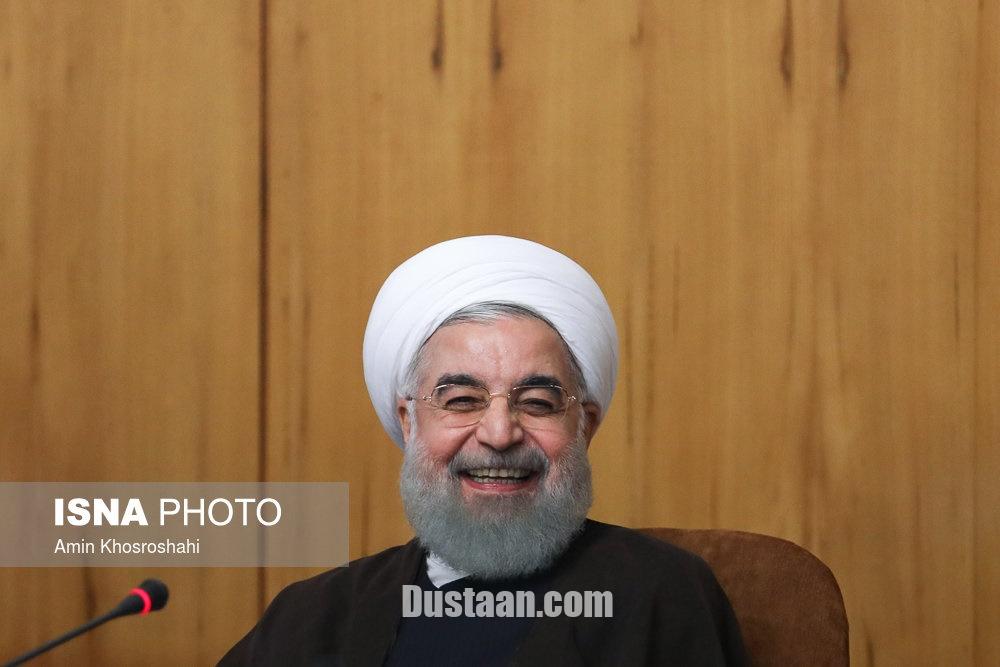 خنده های روحانی در جلسه هیات دولت/تصاویر