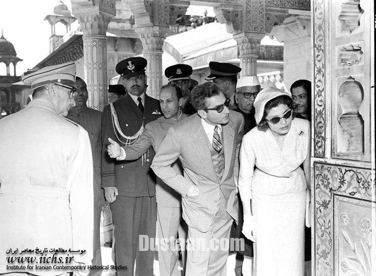  بازدید ثریا و شاه از ابنیه تاریخی هند