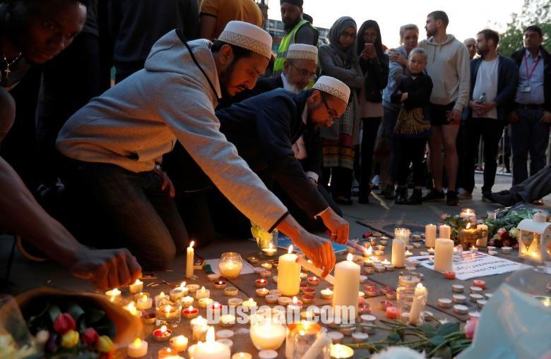www.dustaan.com-مراسم یادبود قربانیان حمله تروریستی منچستر +تصاویر