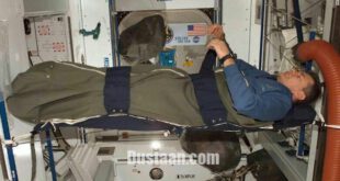 فضانوردان در فضا چگونه می‌خوابند؟