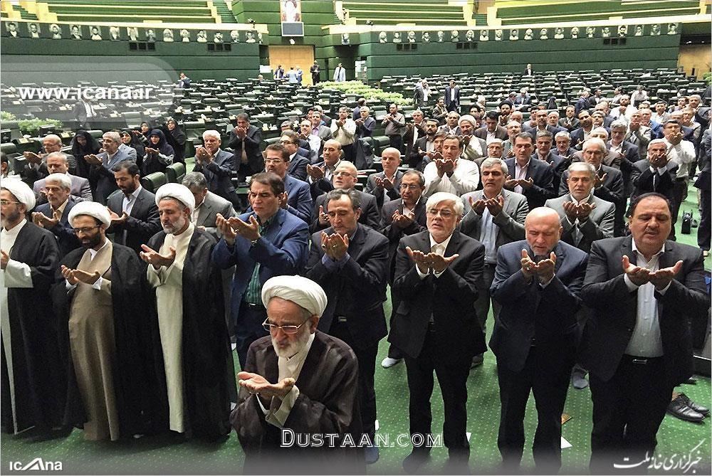 نمازجماعت در صحن‎علنی‎مجلس هنگام حمله تروریستی داعش/تصاویر