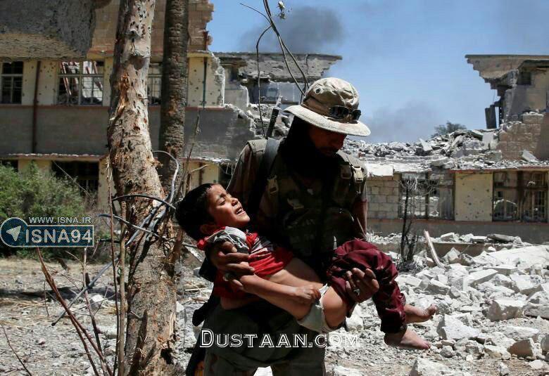 نجات یک کودک از چنگال داعش/ عکس