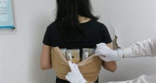 دستگیری قاچاقچی زن با۱۰۲گوشی!/عکس