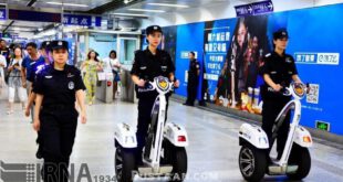 پلیس ویژه در متروی چین/عکس