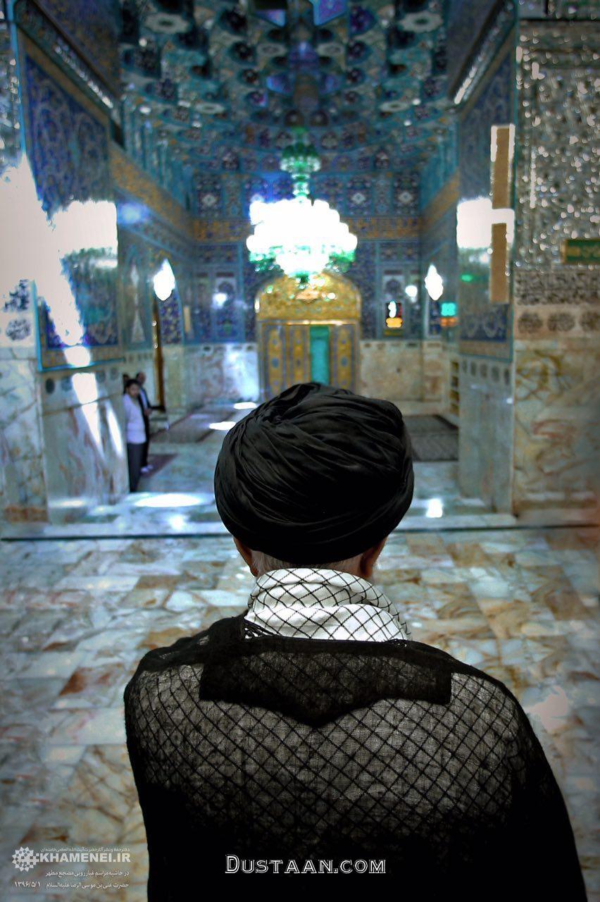 تصویری متفاوت از رهبر انقلاب در حرم امام رضا(ع)