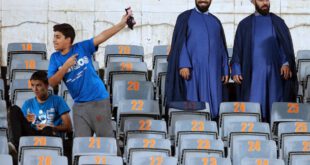 حضور دو روحانی در ورزشگاه آزادی!/عکس