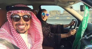 عکس/ آموزش رانندگی مرد عربستانی به همسرش