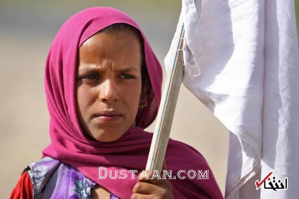 فرار یک خانواده از دست داعش با پرچم سفید+تصاویر