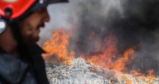 آتش سوزی مرکز غیرمجاز ضایعات و کاغذ در قم‎
