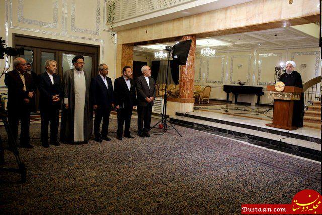 چه کسانى هنگام سخنرانى روحانى کنار او بودند؟ +عکس