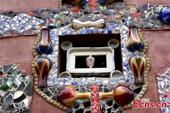 زن چینی که یک کاخ سرامیکی شخصی برای خود ساخت+تصاویر