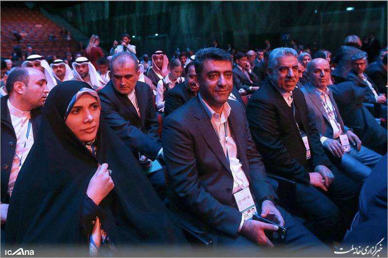 آفتابی شدن دختر مدیر نجومی‌بگیر در روسیه! +عکس