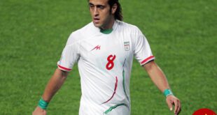 https://upload.wikimedia.org/wikipedia/commons/6/66/Ali_Karimi_of_Iran_wears_symbolic_green_wrist_bands_before_the_2010_FIFA_World_Cup_Asian_Qualifiers_match_between_Iran_and_South_Korea_at_Seoul_World_Cup_Stadium.jpg