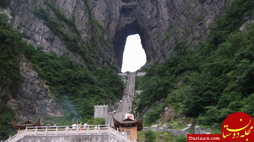 http://glamgrid.com/wp-content/uploads/2014/07/Terrifying-Walk-of-Faith-at-Tianmen-Mountain-3.jpg