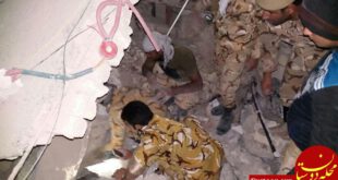 نجات مردم از زیر آوار توسط تکاوران ارتش + تصاویر