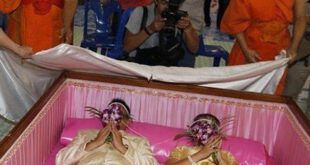 برگزاری جشن عروسی درون تابوت! +عکس
