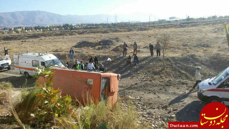 واژگونی مینی بوس در برخورد شدید با سواری پراید!
