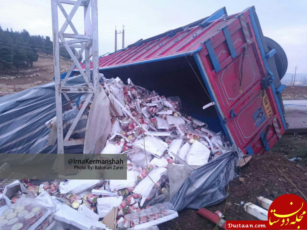 واژگونی کامیون حامل مواد خوراکی زلزله زدگان +عکس