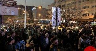تجمعات دیشب در خیابان انقلاب تهران +تصاویر