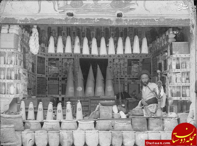 دکان عطاری در زمان قاجار! +عکس www.dustaan.com دکان عطاری در زمان قاجار! +عکس