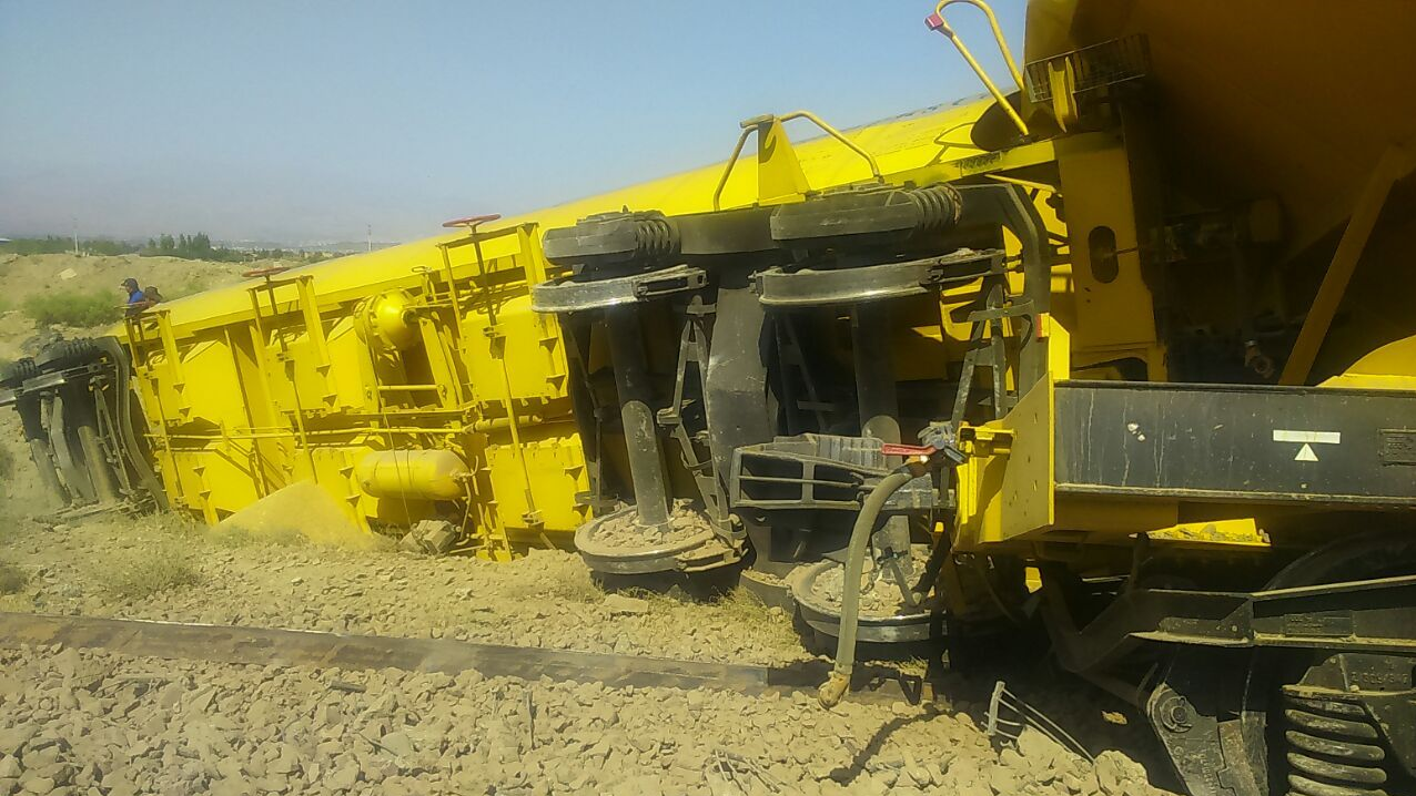 www.dustaan.com-عکس: واژگونی قطارهای باری حامل گندم