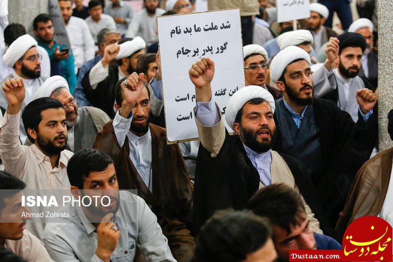 آتش زدن دلار توسط علما و طلاب در مدرسه فیضیه قم! +تصاویر www.dustaan.com آتش زدن دلار توسط علما و طلاب در مدرسه فیضیه قم! +تصاویر