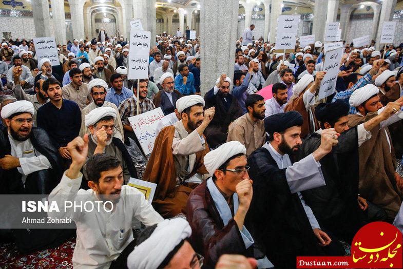 آتش زدن دلار توسط علما و طلاب در مدرسه فیضیه قم! +تصاویر www.dustaan.com آتش زدن دلار توسط علما و طلاب در مدرسه فیضیه قم! +تصاویر