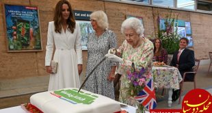 اصرار عجیب ملکه به بریدن کیک با شمشیر! +عکس