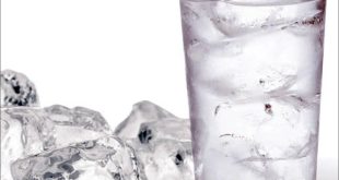 مضرات نوشیدن آب سرد برای بدن انسان